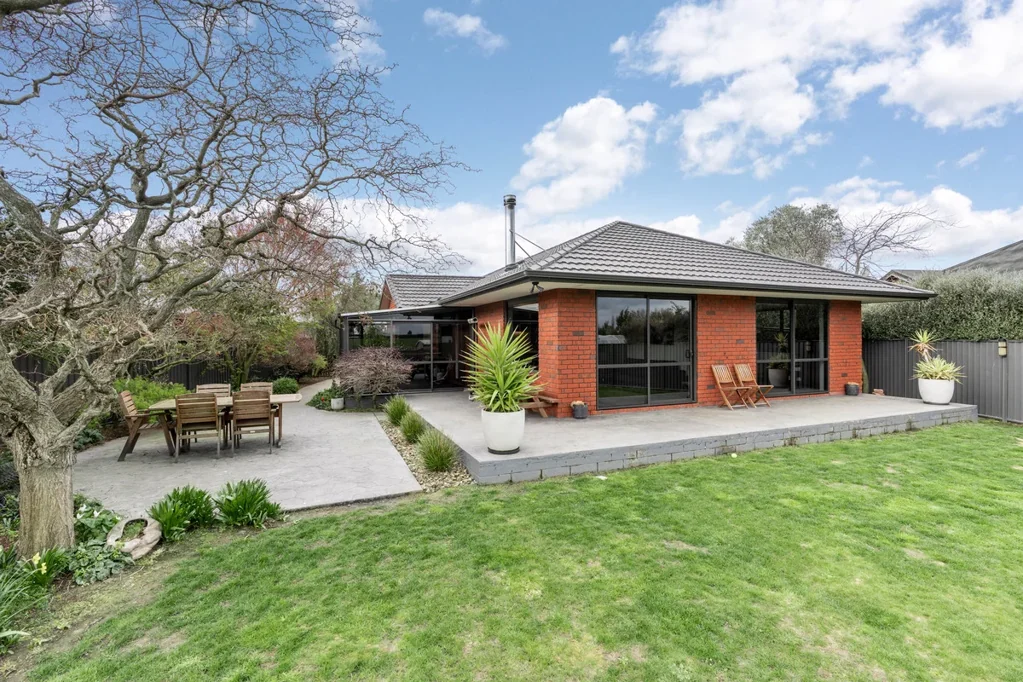 Outram 3房  Family Living with Stunning Maungatua Views.
