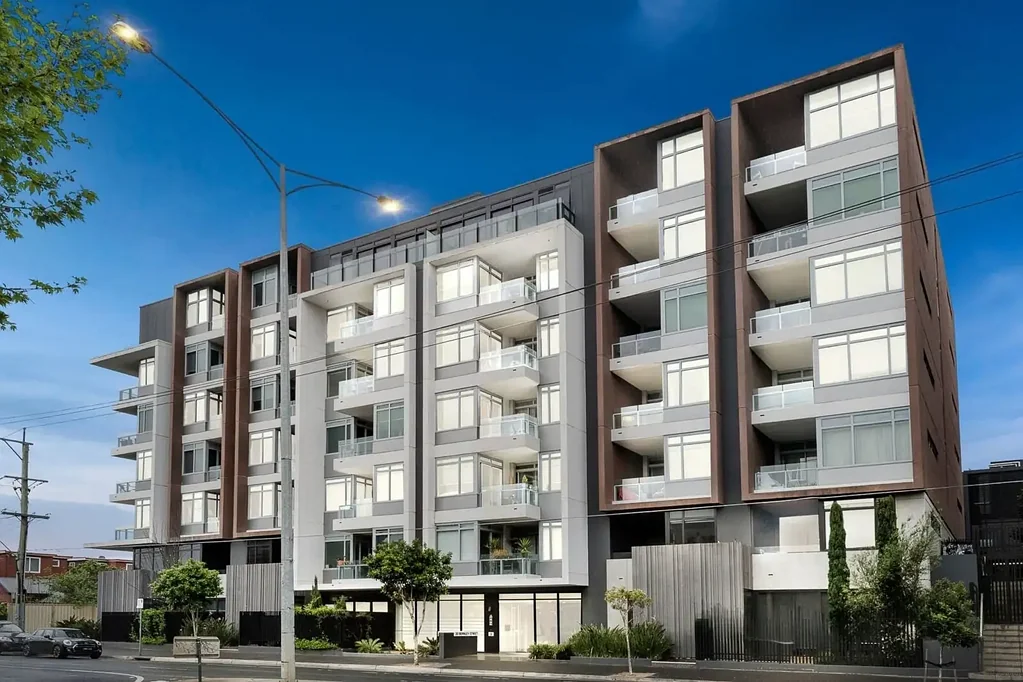 Contemporary Living with Sweeping City Views!