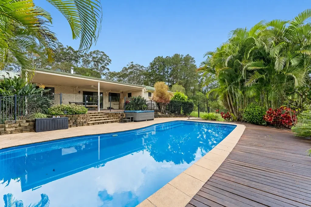 Peachester 4ਬੈੱਡਰੂਮ Nestled Within the Rolling Hills of Beautiful Peachester on 5,840m²