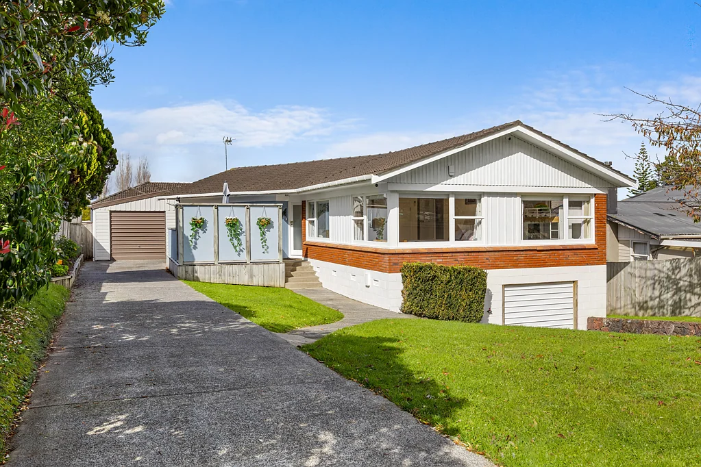 108 Gossamer Drive, Pakuranga Heights, Manukau City, Auckland