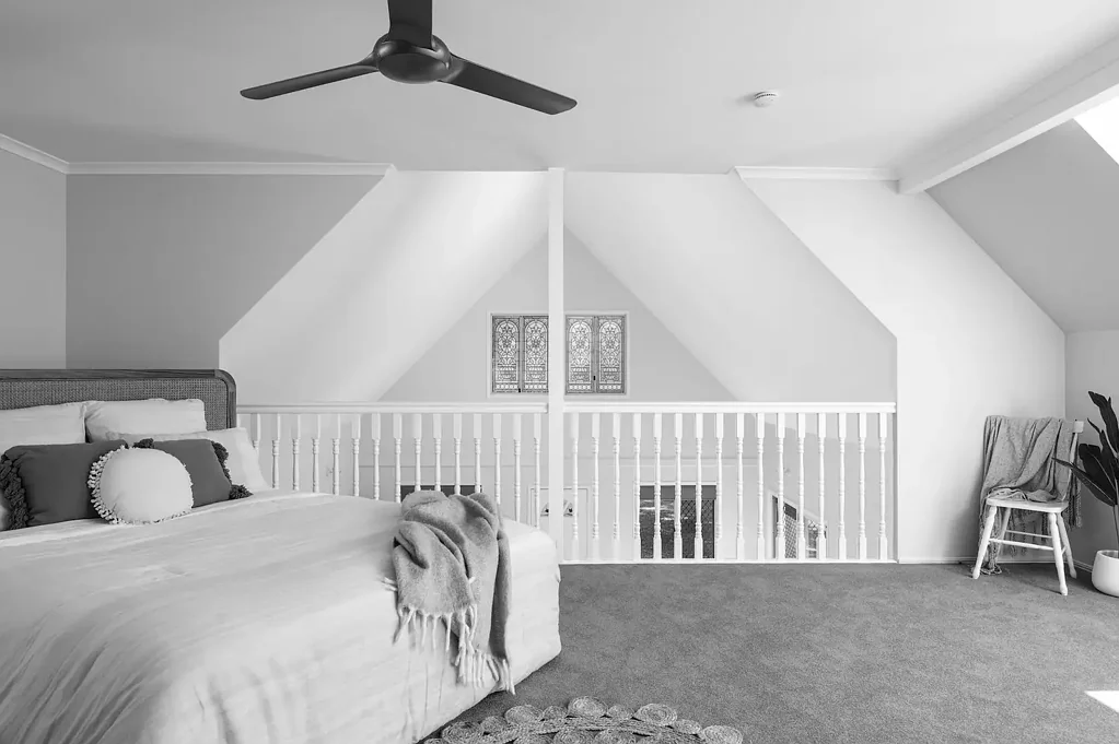 Tin Can Bay 4Zimmer A Rare Coastal Treasure: Exquisite Character, Sun-Drenched Spaces & Endless Potential