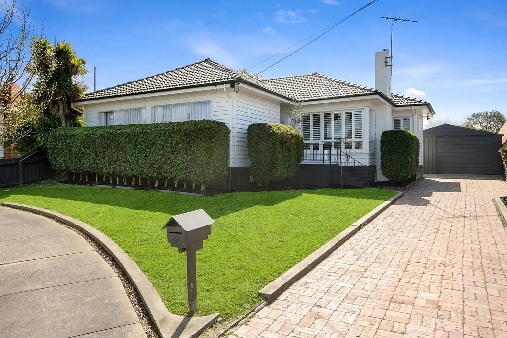 Belmont 3房  Classic Charm Meets Modern Living