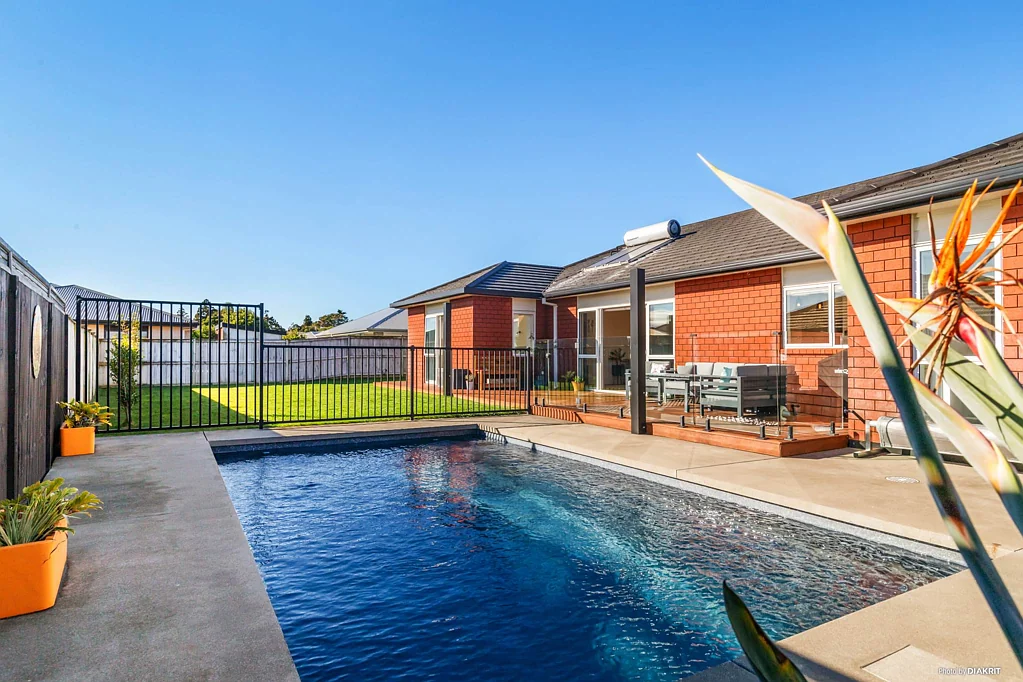 Waiuku 4Moenga Modern Living at Its Finest!