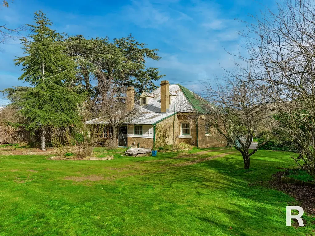 Hamilton 3બેડરૂમ Charming 1858 sandstone home on a spacious, picturesque block