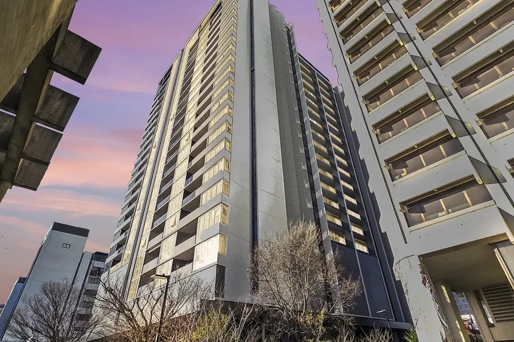 Phillip 1ห้องนอน Massively Reduced to $387,000 | Strong 6.98% Gross Yield in the Heart of Woden