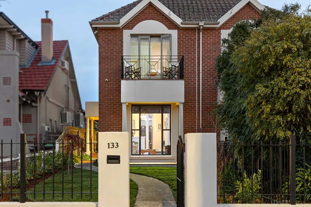 Lake Wendouree 3 Bedroom Iconic Lake Wendouree Living With Stunning Water Views