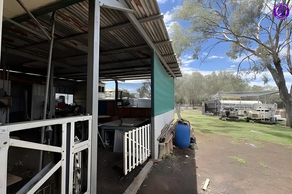 Dalby 5Kwarto Spacious Rural Family Home – 99 Chelldan Avenue, Dalby QLD 4405