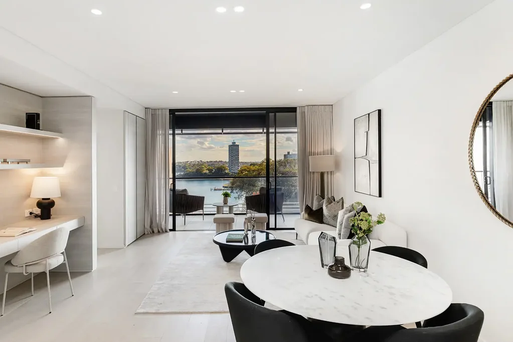 Milsons Point 2房 Milsons Point海岸瑰宝 全球知名设计 高端Miele电器 King-size主卧套间 全港景阳台 宠物友好 楼下超市健身房 Sculptural Luxury and Harbour Iconography Meet Impeccable Design and Artistry