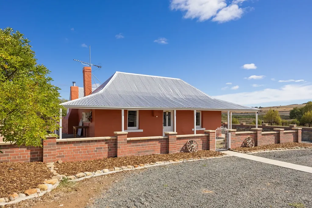 Tunbridge 3房  'Farrelly Cottage' - restored Colonial Georgian stone cottage.