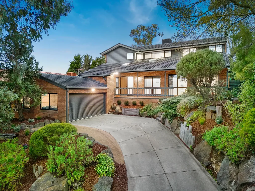 Templestowe 4ਬੈੱਡਰੂਮ Exceptional Family Living with Two Master Suites, Stunning Alfresco & Versatile Studio