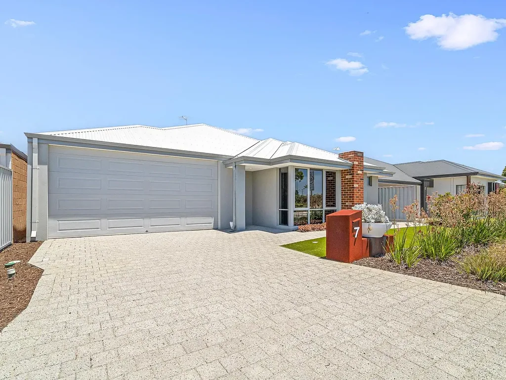 7 Calvera Gardens, Piara Waters, WA 6112