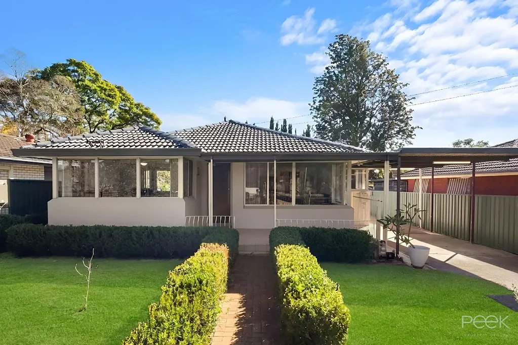 Hobartville 3 Slaapkamer Modern Family Living + Impressive Shed with Second Bathroom