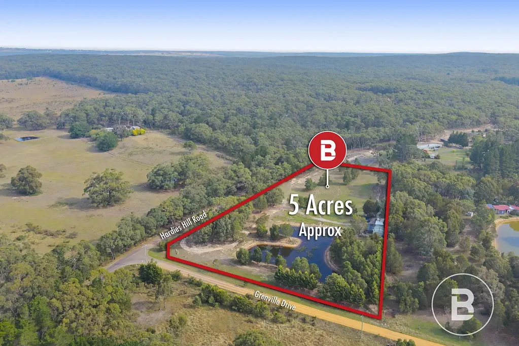 Garibaldi  COUNTRY LIFESTYLE OPPORTUNITY ON 5 ACRES (APPROX.)