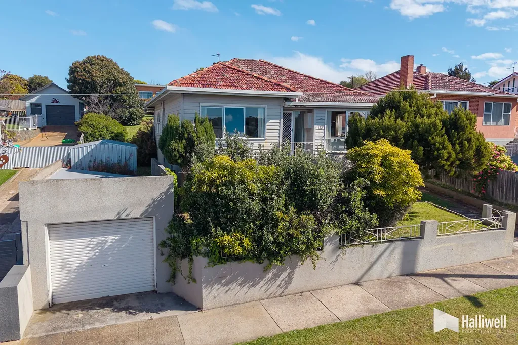 Devonport 2房  Coastal Views, Central Convenience & Endless Possibilities.