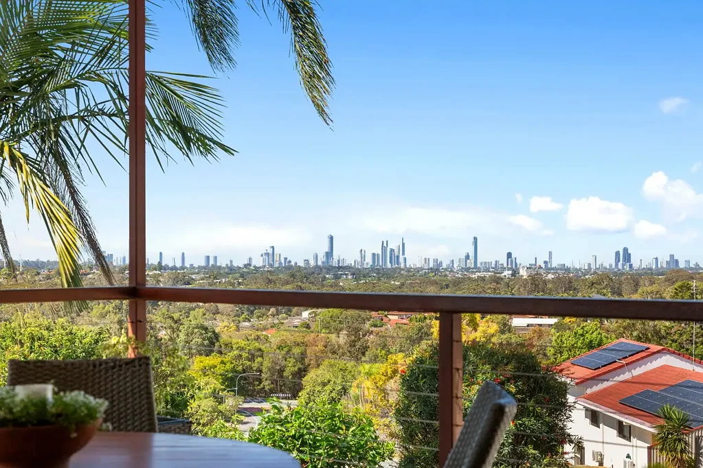 Worongary 3房  A Home Filled With Memories, Views & Endless Potential - Auction Event 11th November 1pm Robina TAFE