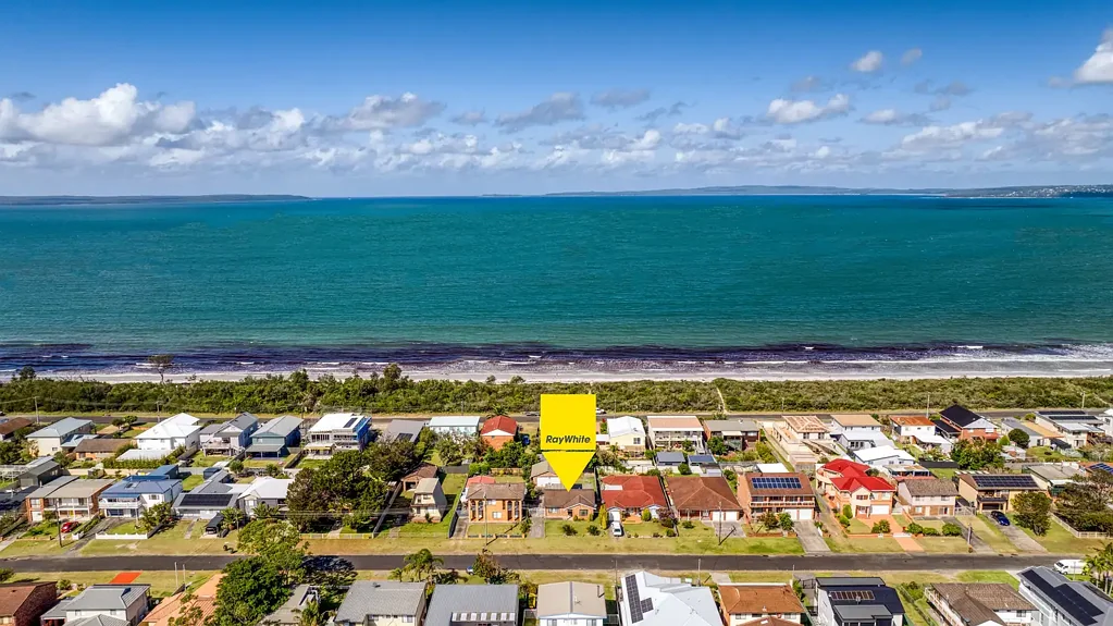 Callala Beach 4 Bedroom Character-Filled Family Home by the Sea