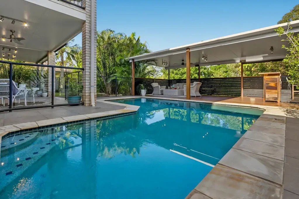 Thornlands 5ਬੈੱਡਰੂਮ The Ultimate Family Entertainer | Mega 1291m2 Block Backing Onto Carmel College!