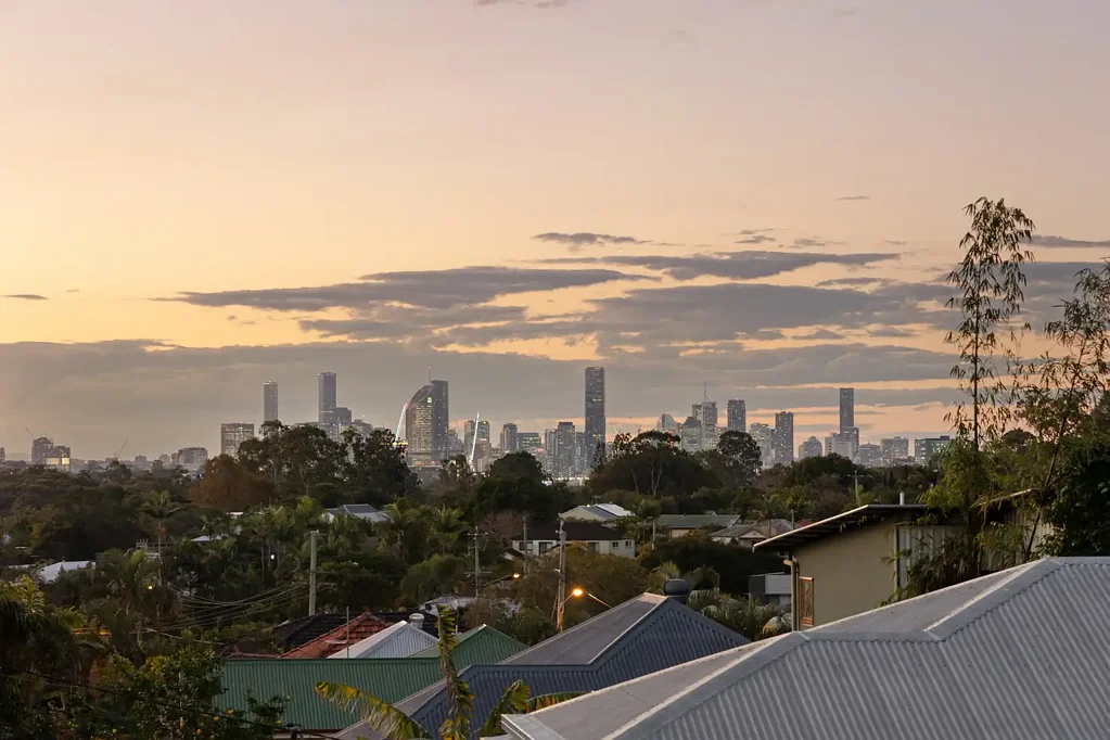 Tarragindi 4Kwarto Spectacular City Views. Contemporary Queenslander Style. Exceptional Family Living.