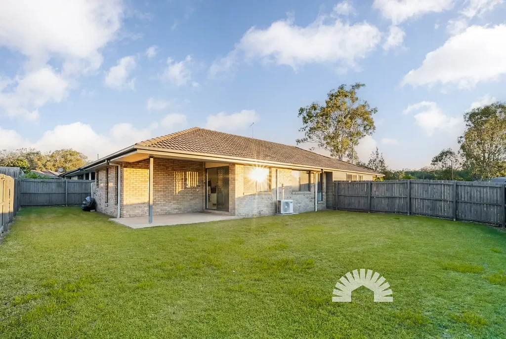 Burpengary 4房 宁静林地景观 四卧两卫转角地 开放式厨房餐厅 Westinghouse电器 全围栏后院 双车位车库 学区房便利 Peaceful Corner Living with Bushland Outlook