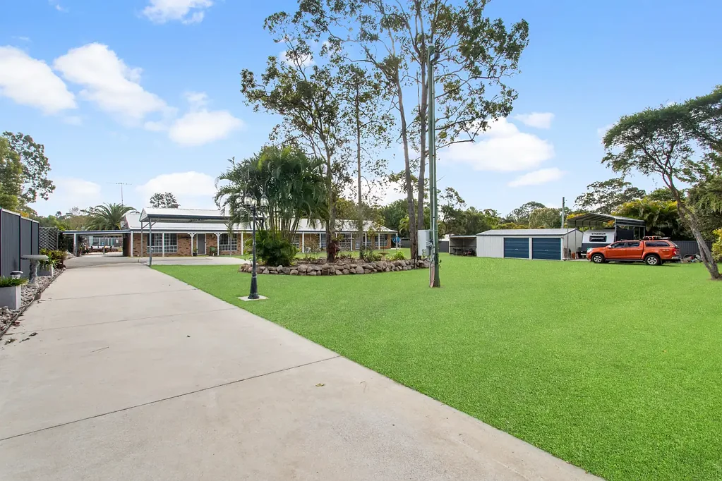 Burpengary 6房 罕见的双重居住机会，拥有无限空间、储藏设施和生活方式吸引力 Rare Dual Living Opportunity with Endless Space, Shedding & Lifestyle Appeal