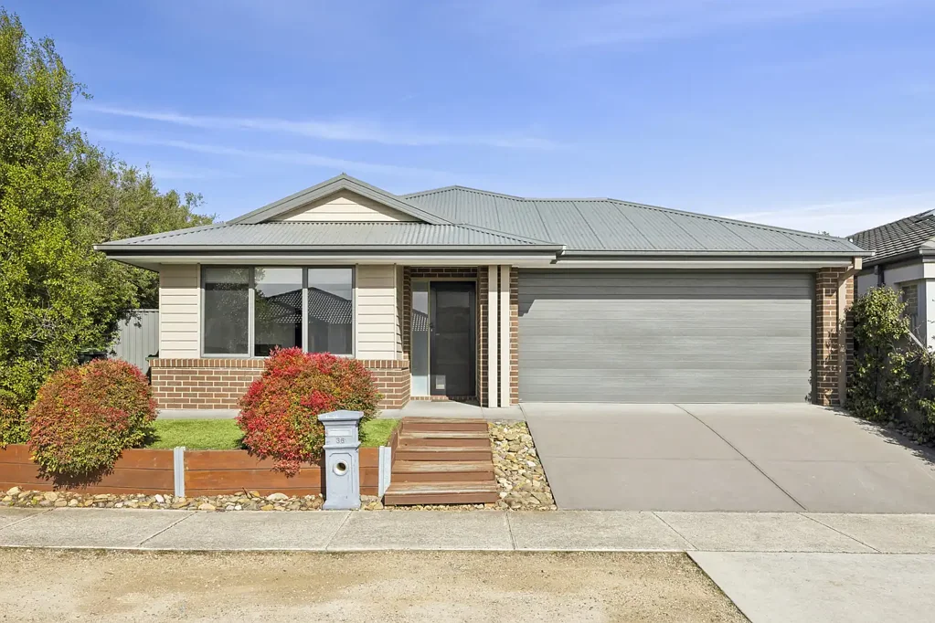 Lara 4房  Prime Location in Grand Lakes!
