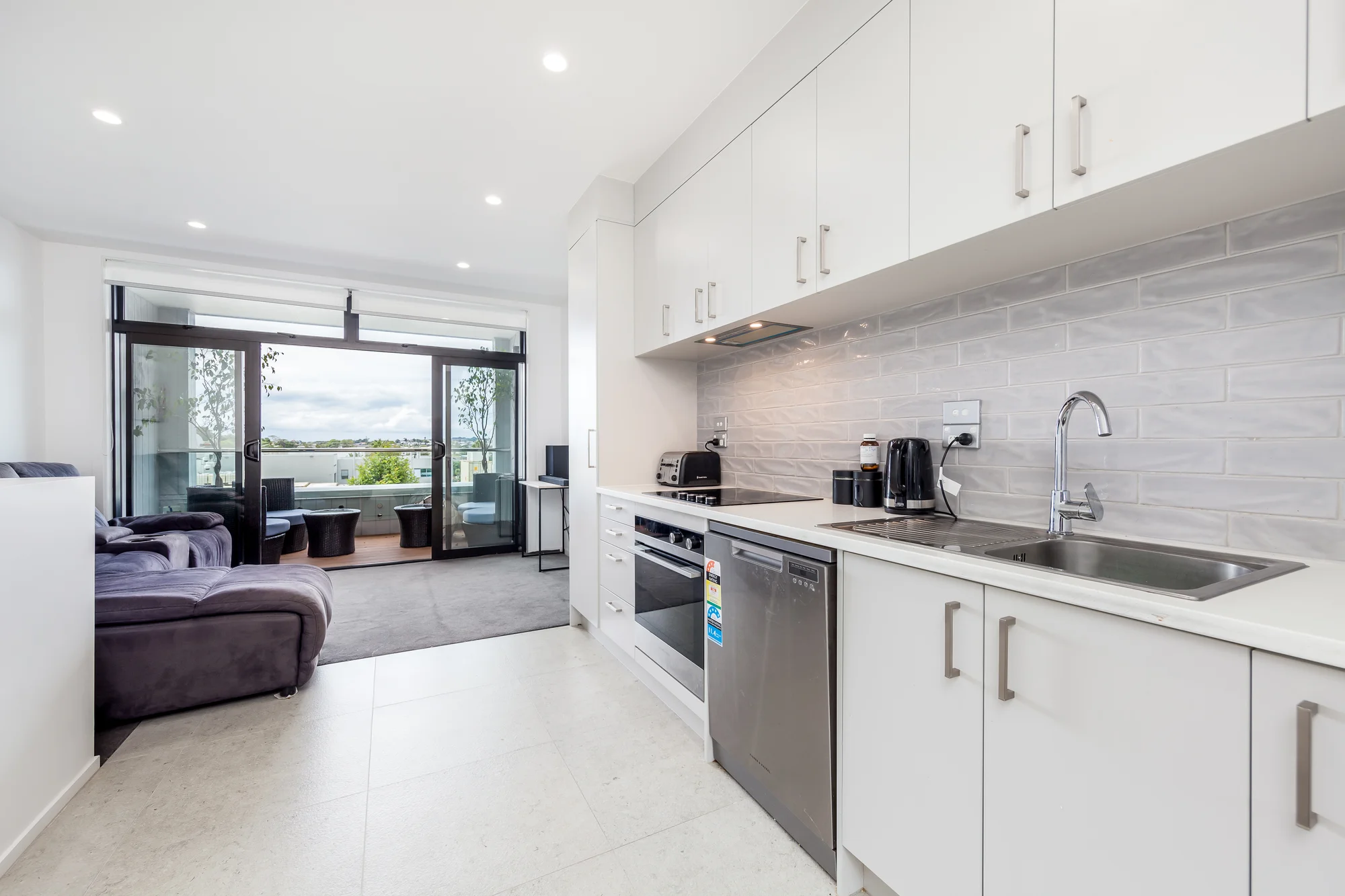 Stanmore Bay 2 Slaapkamer YOUR HOME AND BUSINESS, ALL IN ONE.