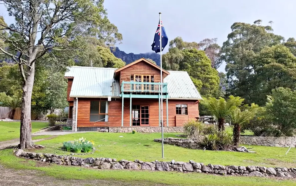 Claude Road 5房  UNDER CONTRACT - Highland Wonderland - Timber and Stone