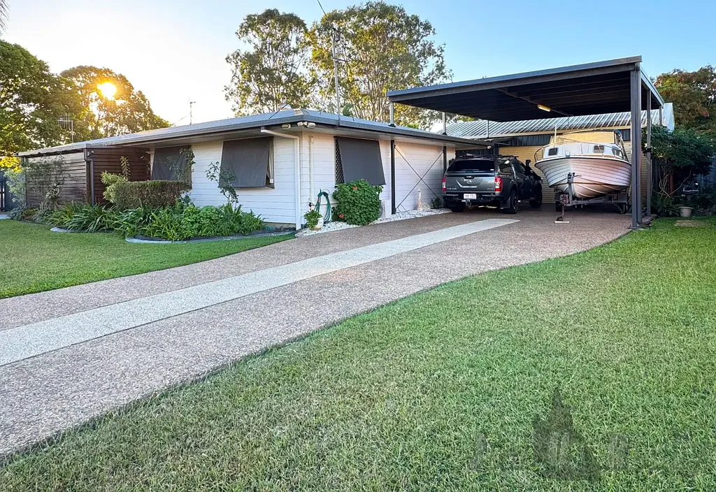 Bundaberg North 2ห้องนอน Your Next Chapter Starts Here — Charming 2 Bedroom home in Bundaberg North