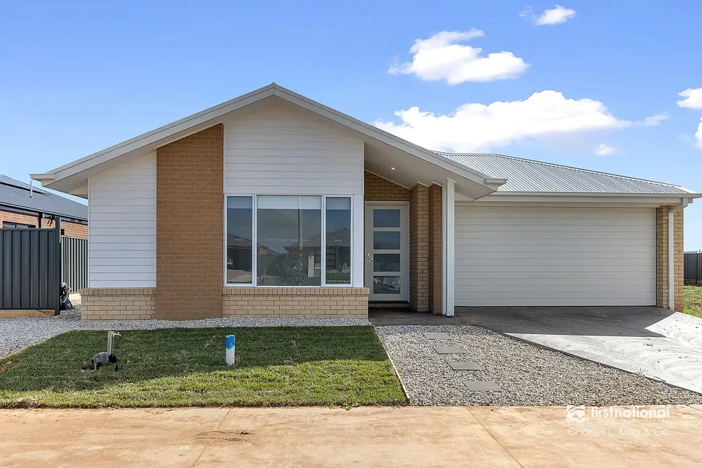 Modern Four-Bedroom Home in Yallarah Estate