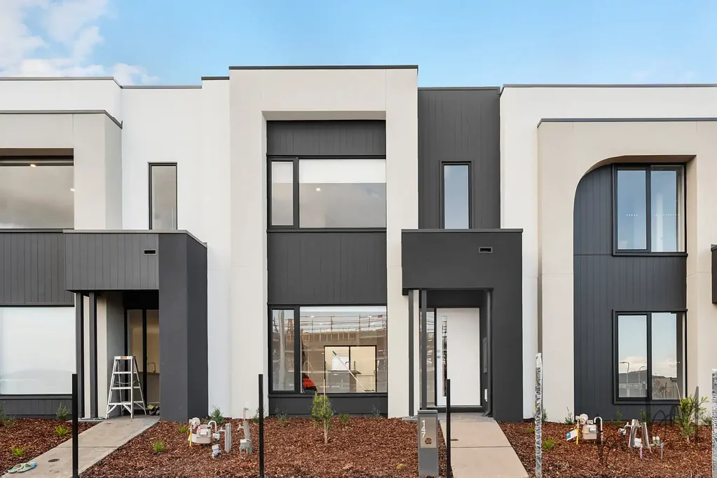 Three Bedroom Town House !!!