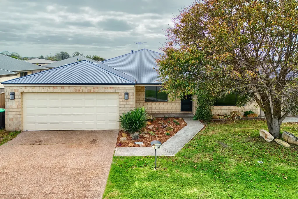 19 Moon Parade, Mckail, WA 6330