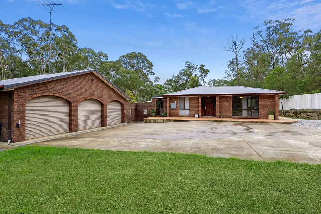 Glossodia 4 Bedroom 7.3 Acres of Opportunity - Ideal for Tradies, Trucks, Horses & More
