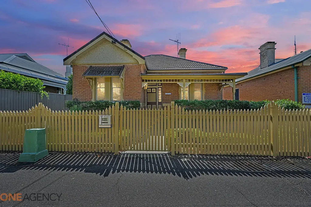 Orange 4 Bedroom 'MELTHAM'