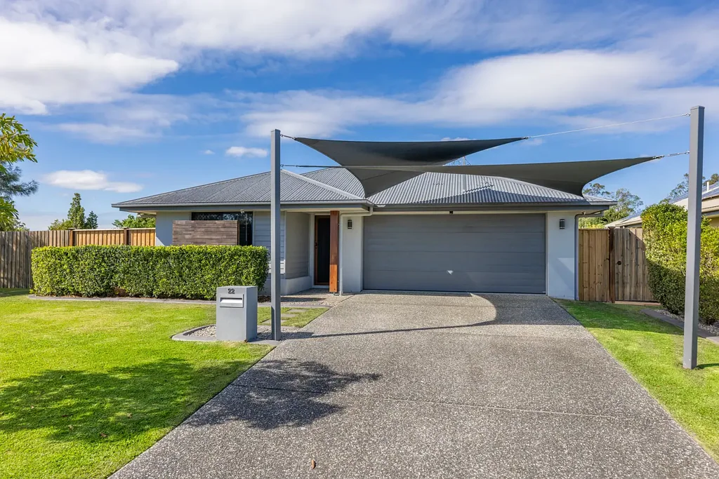 Caboolture 4침실 The Ultimate Corner Block Package - Space, Style & Side Access!