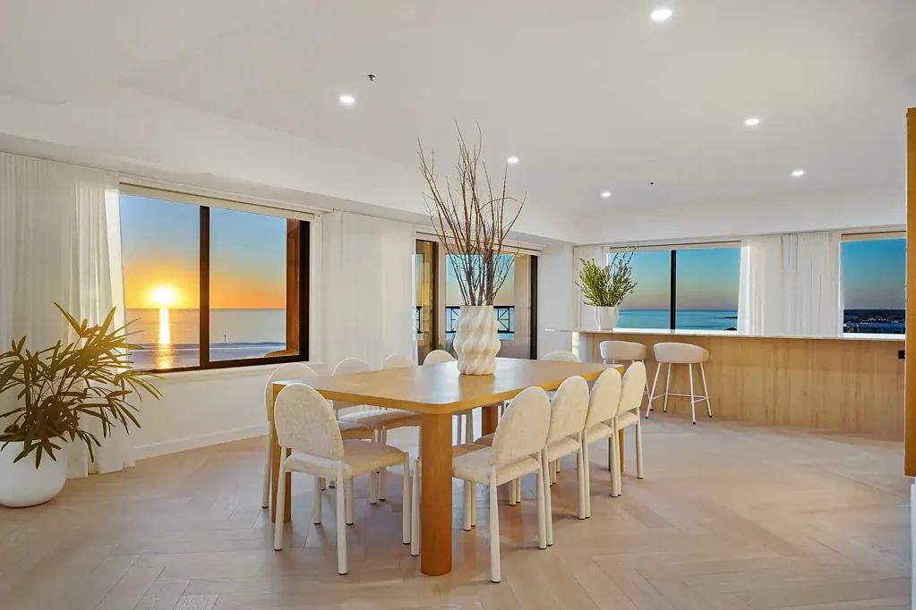 Glenelg 3 Bedroom Prestige Coastal Living – Luxurious Sub-Penthouse with World-Class Views