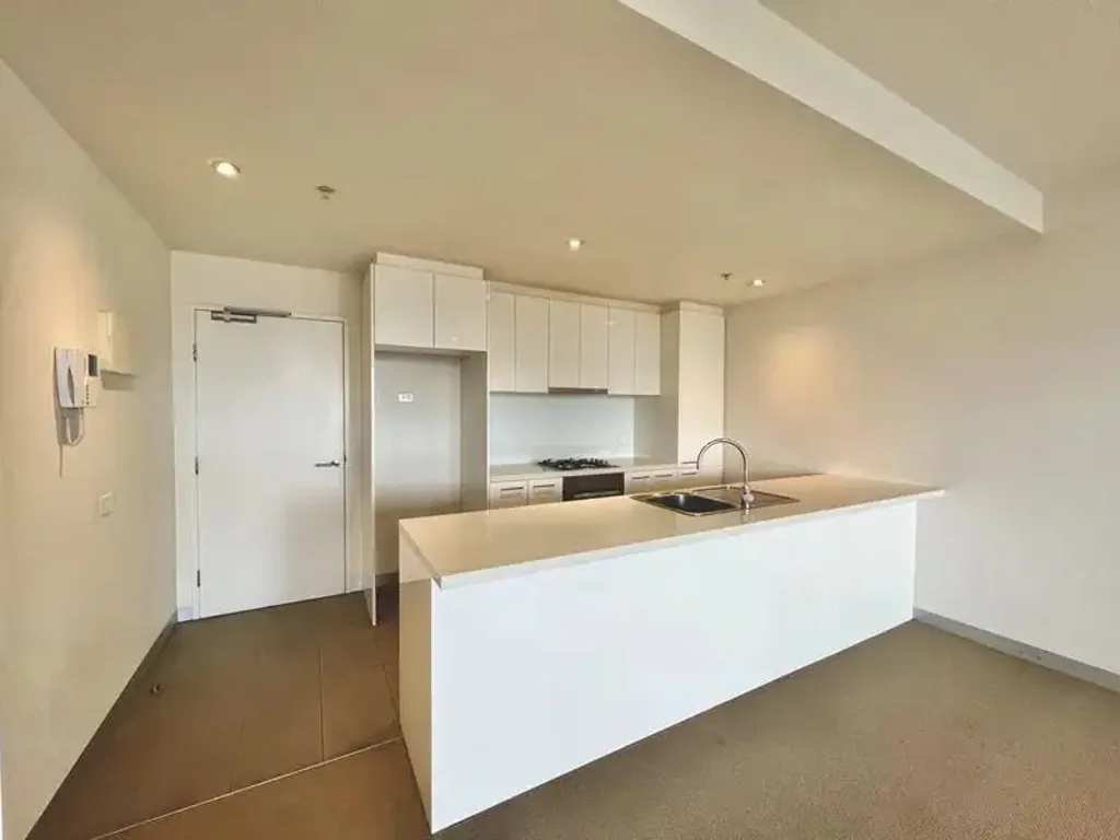 HIGH-LEVEL 2BED 1BATH APARTMENT WITH SPECTACULAR VIEWS for rent in southbank - with CAR PARK