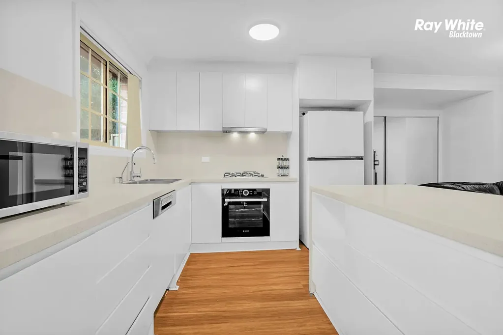 Quakers Hill 4房  Renovated Modern 4 Bedroom Townhouse!