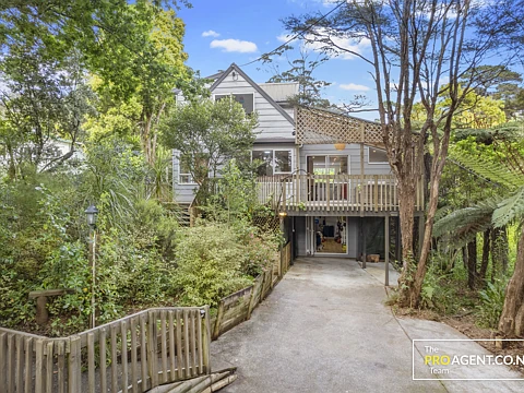 Parau 3房  Spacious family home in idyllic setting