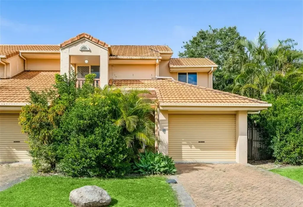 Spacious Family Townhouse in Peaceful Resort-Style Complex | Pool & Tennis Court Included