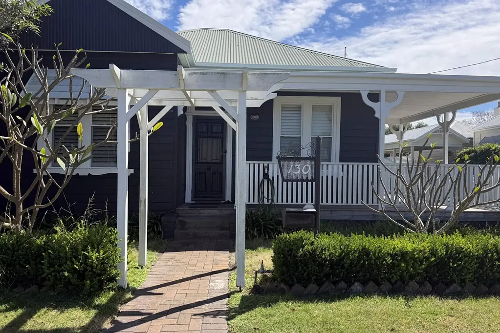 Beautiful Family Home in a Convenient Hamilton South Location