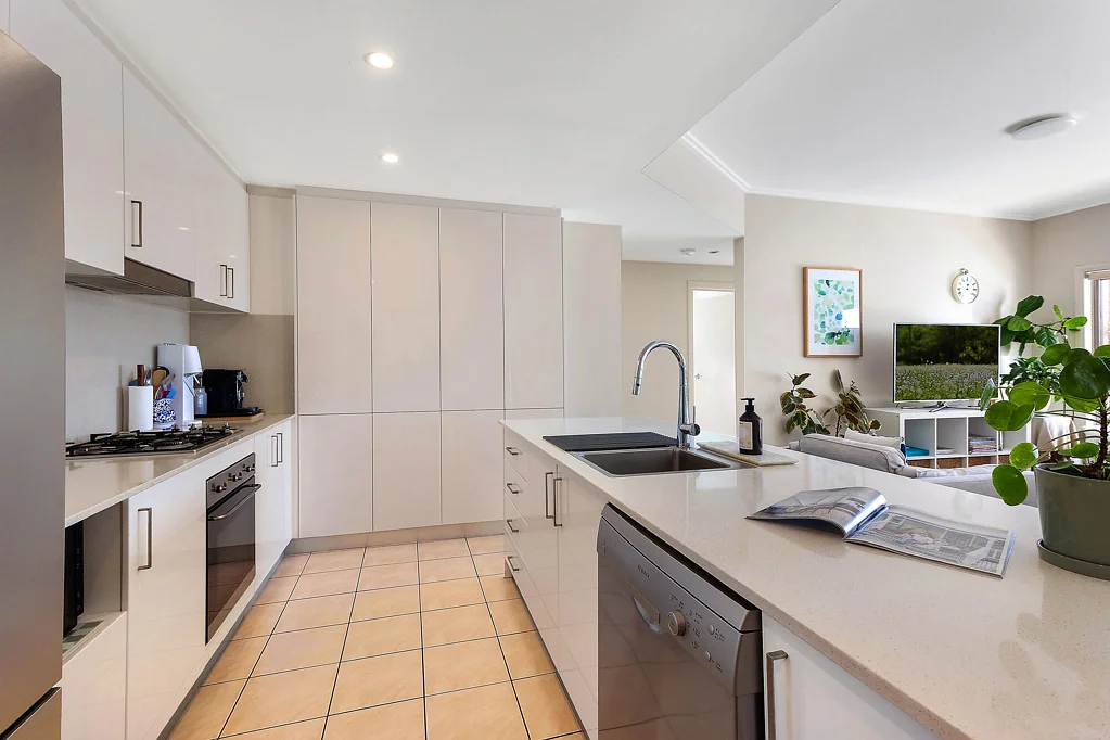 Warrawee 3房 朝北舒适，双砖品质，步行可达所有您喜爱的地方 North-facing comfort, double-brick quality, walk to all your local favourites