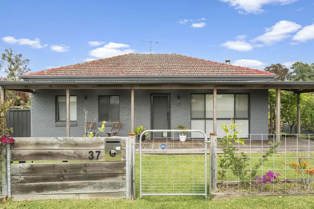 Mayfield West 3침실 Character, Space & Privacy on a Generous Corner Block