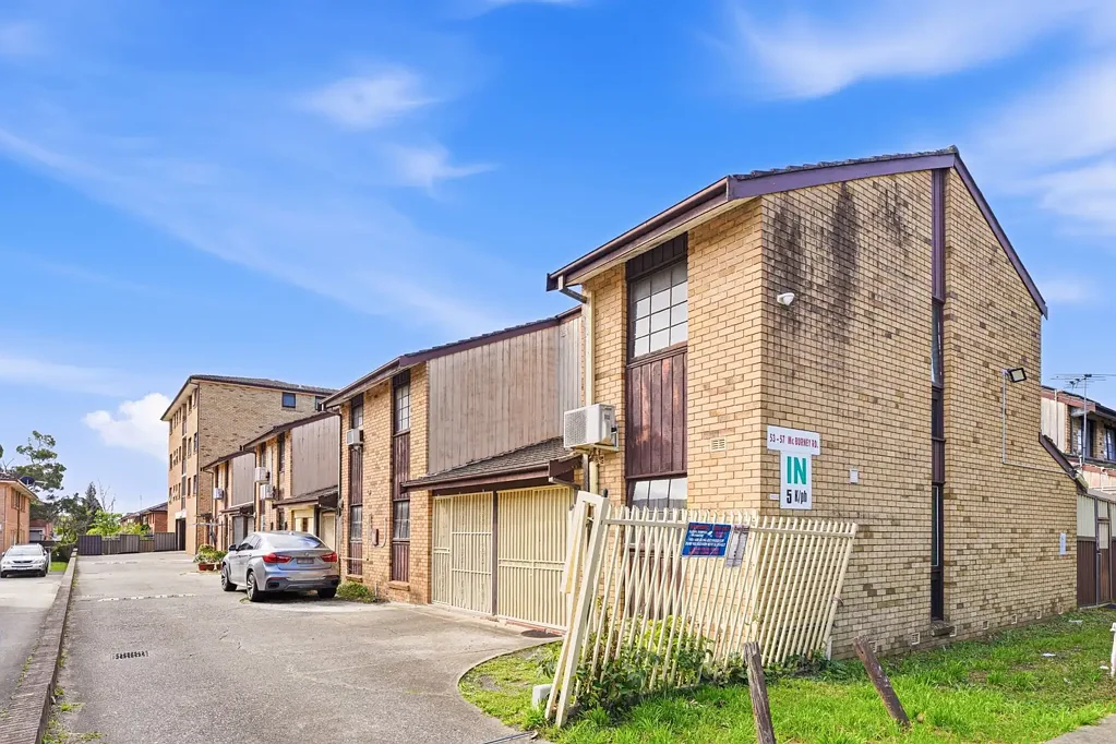 Cabramatta 2房 整体状况极佳 EXCELLENT CONDITION THROUGHOUT