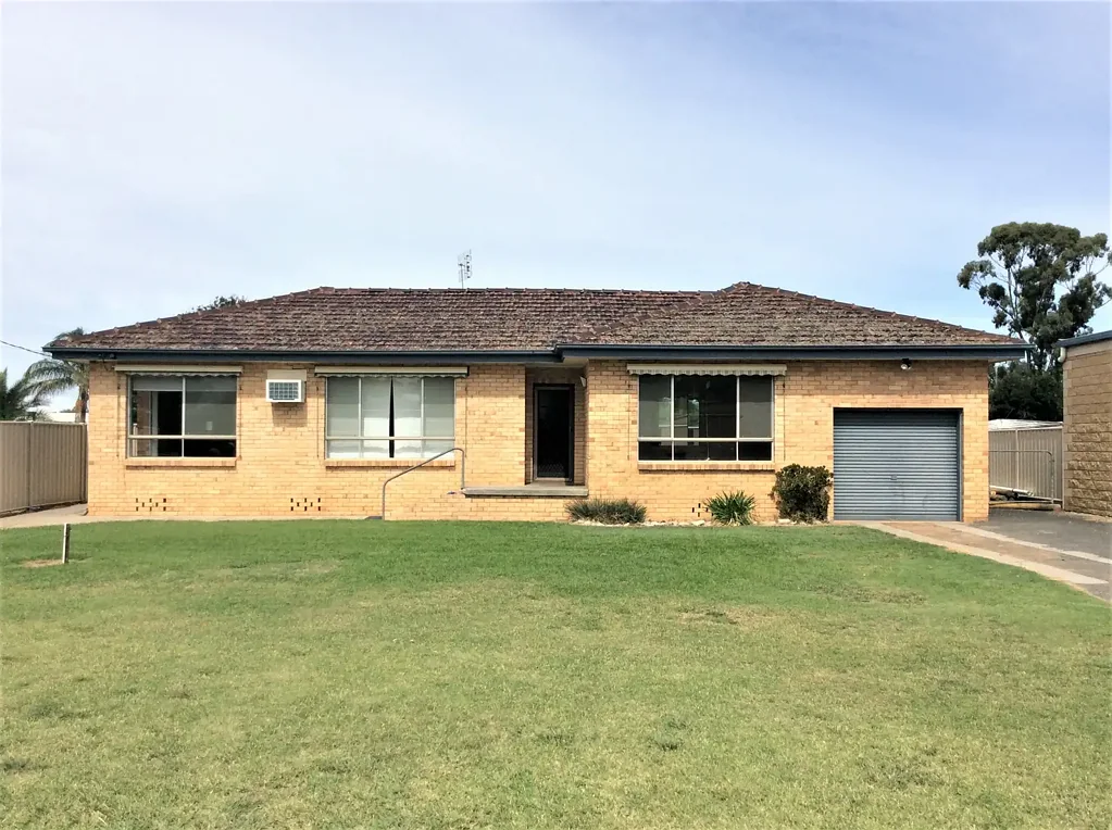 Two Bedroom House - Close to Town