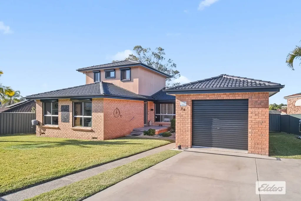 Taree 5ਬੈੱਡਰੂਮ Water Views Without the Worries, Your Perfect Family Home Awaits