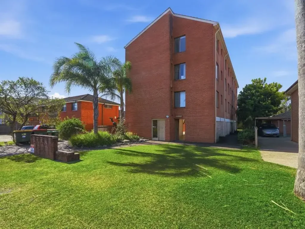 NORTH FACING UNIT CLOSE TO BEACHES