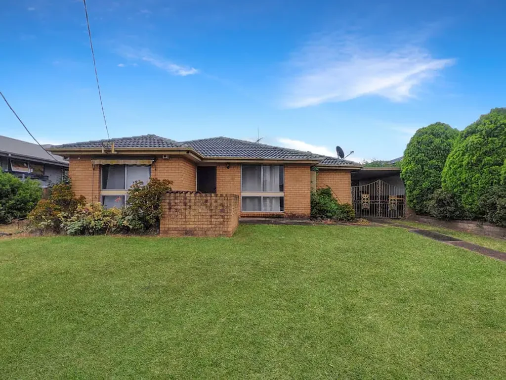 SPACIOUS FAMILY HOME IN PRIME LOCATION!