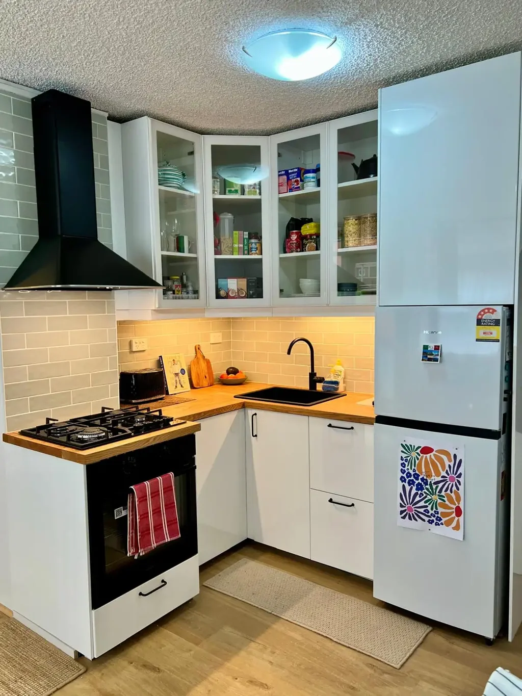 Short term fully furnished renovated studio by Kirribilli village