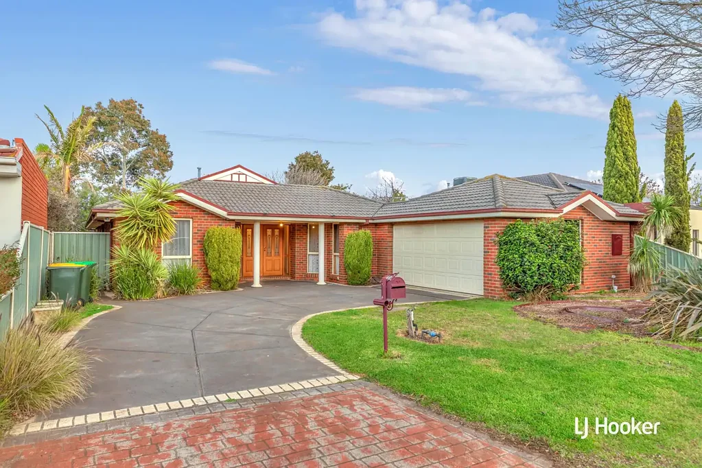Exceptional Living in the Heart of Point Cook! APPLICATIONS