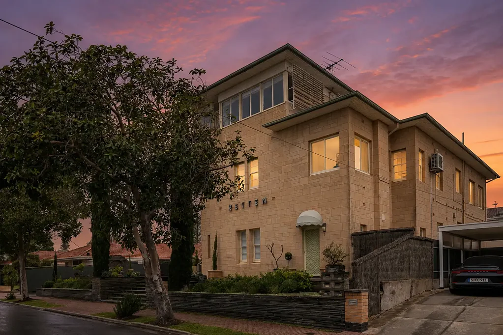 Glenelg 2房  Renovated Character Living in the Heart of Glenelg